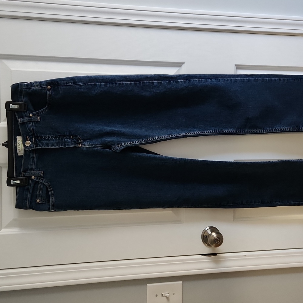 Women's Wrangler Jeans. - Picture 2 of 5